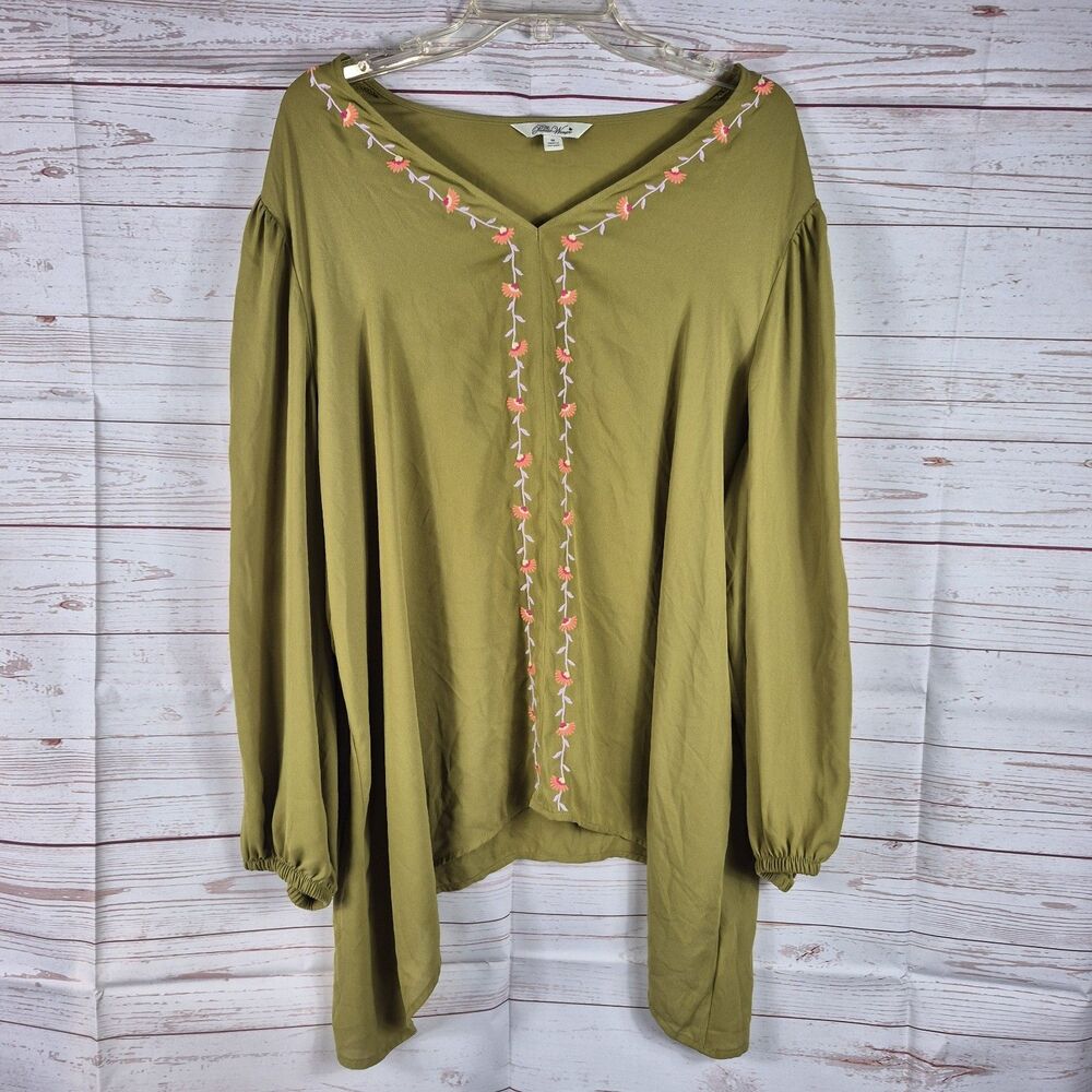 Pioneer Woman Green Top Blouse Size 1X Floral Embroidery Shark Bite Hem Festival